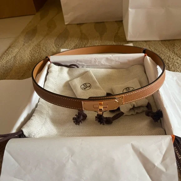 Pristine Hermes Kelly Belt, Gold Epsom leather + Gold hardware - Picture 2 of 6